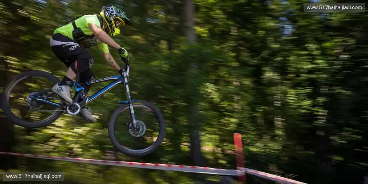 从球鞋到纪念衫,每一件都是热爱的勋章!👟